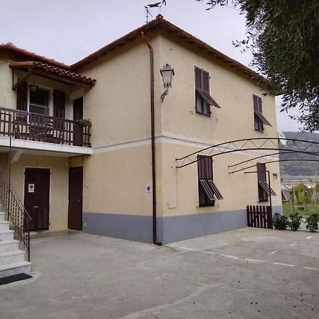 Casa Noemi, A Pochi Passi Dalle Spiagge E Dal Centro Di Arma Di Taggia. المظهر الخارجي الصورة
