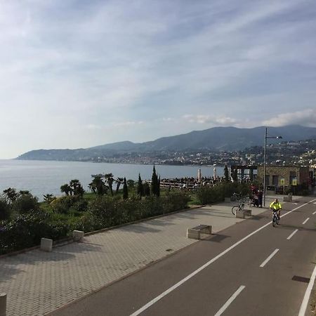 Casa Noemi, A Pochi Passi Dalle Spiagge E Dal Centro Di Arma Di Taggia. المظهر الخارجي الصورة