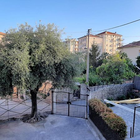Casa Noemi, A Pochi Passi Dalle Spiagge E Dal Centro Di Arma Di Taggia. المظهر الخارجي الصورة